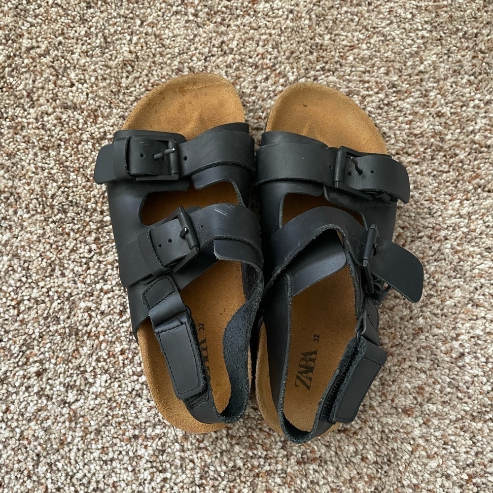 🎈🎈🎈Zara Double Buckle Birkenstock Youth Sandals Size 32 Color Black